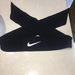 🦋Black Nike head wrap!